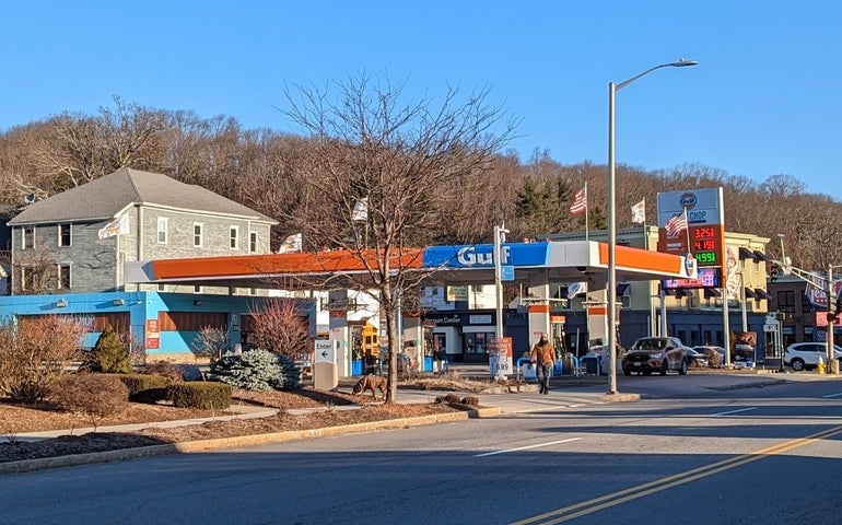 A Gulf gas station in Winter