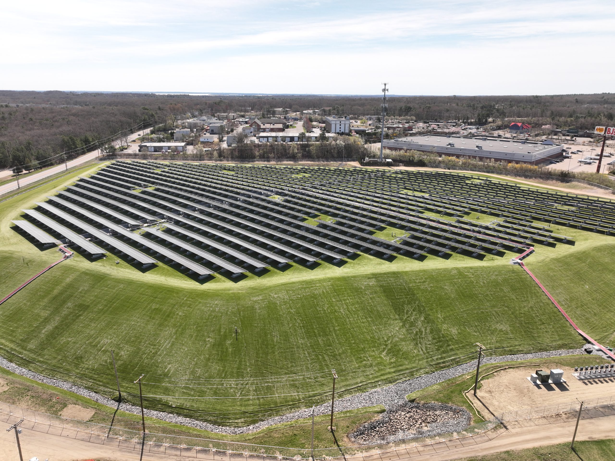wbjournal.com - Eric Casey - Ameresco completes 6MW Rhode Island landfill solar project